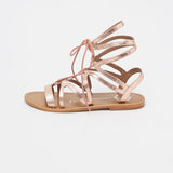 CRESCENT Sandale brillante en cuir