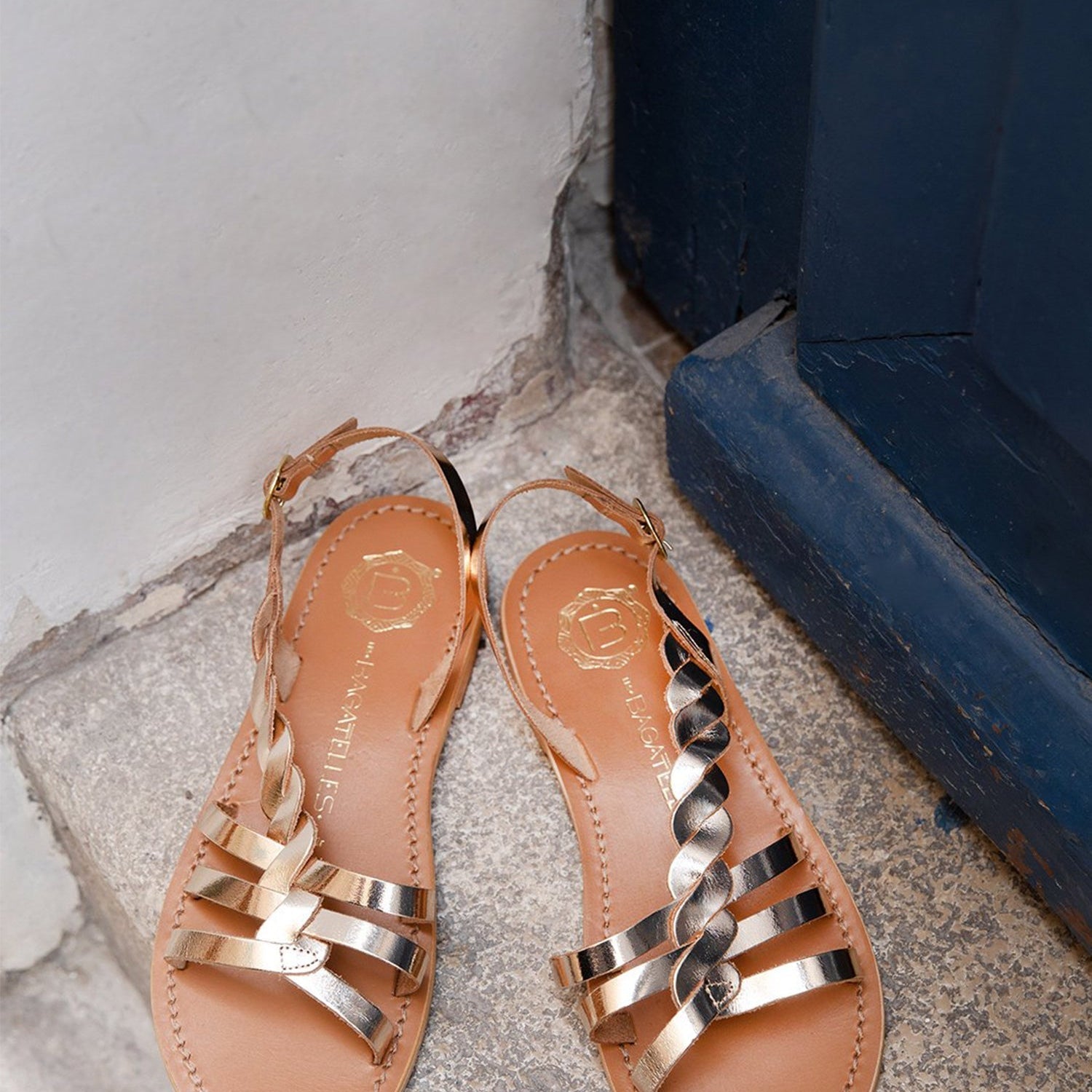 SATYRE Sandale brillante en cuir