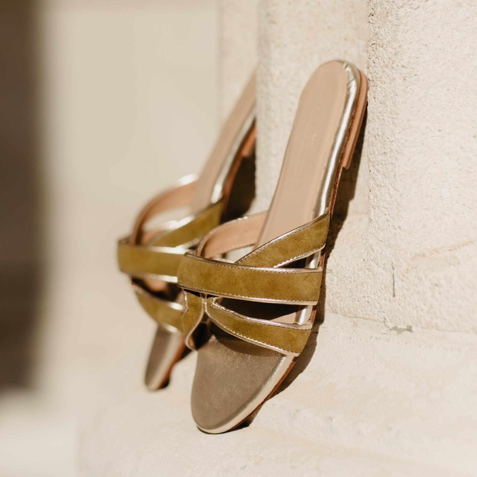 MYRTICE_sandales_en_cuir_olive_platinium-Les-Bagatelles-2.jpg
